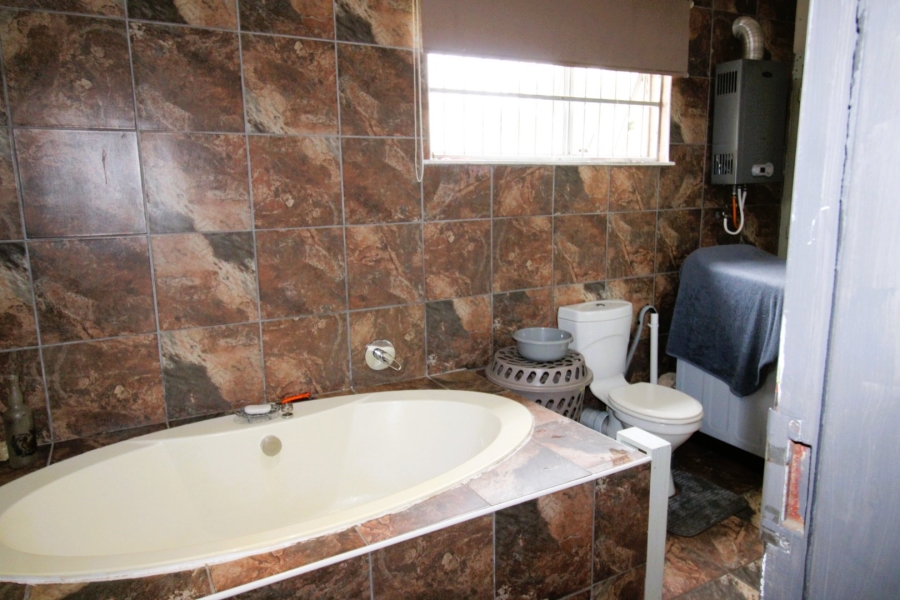 5 Bedroom Property for Sale in Greenfields Eastern Cape